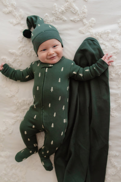 L'oved Baby - Holiday 2-Way Zipper Footie & Cap Set - Pine Trees