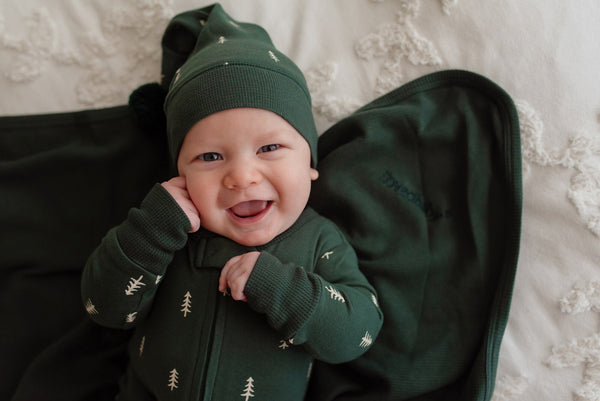 L'oved Baby - Holiday 2-Way Zipper Footie & Cap Set - Pine Trees