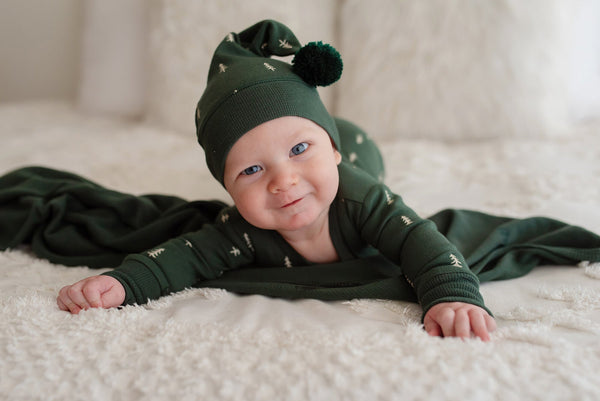 L'oved Baby - Holiday 2-Way Zipper Footie & Cap Set - Pine Trees