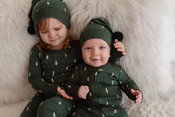 L'oved Baby - Holiday 2-Way Zipper Footie & Cap Set - Pine Trees