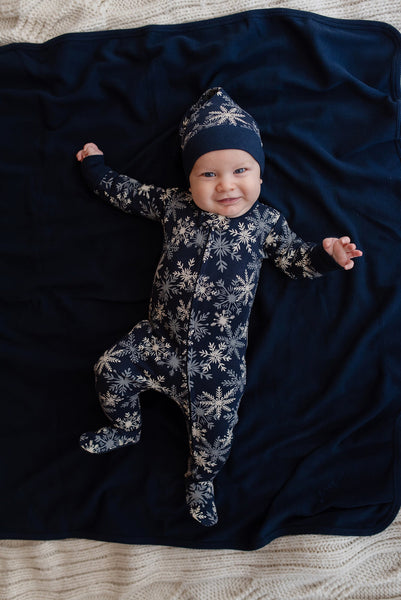 L'oved Baby - Holiday 2-Way Zipper Footie & Cap Set - Snowflakes