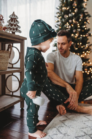 L'oved Baby Kids' Organic Holiday PJ & Cap Set (Pine Trees)