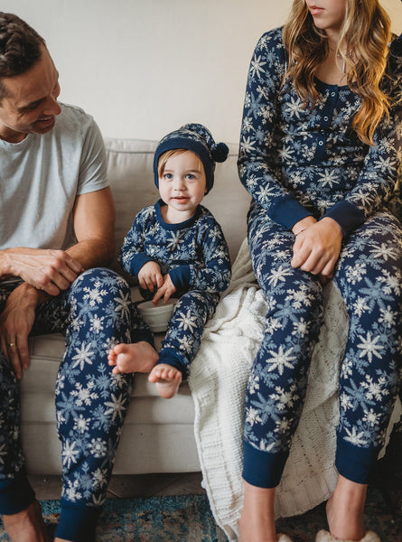 L'oved Baby - Kids' Organic Holiday PJ & Cap Set - Snowflakes