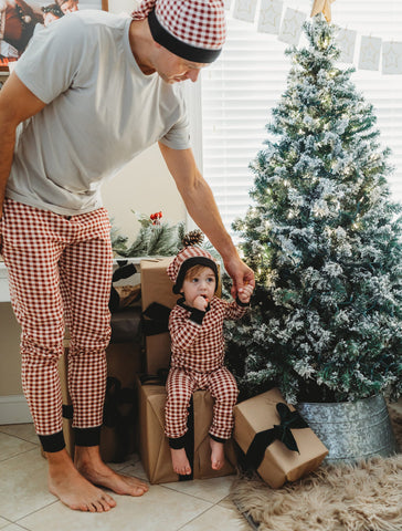 L'oved Baby - Organic Holiday Jogger & Cap Set - Crimson Plaid